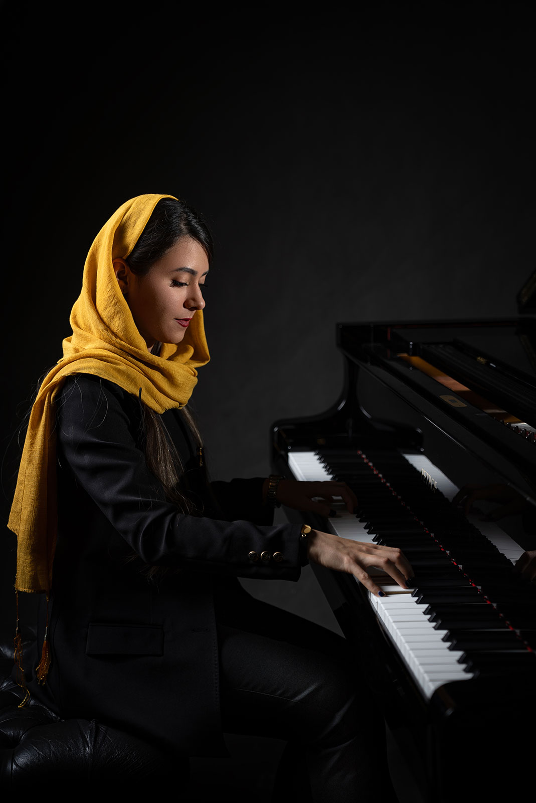 آموزشگاه موسیقی پارس - نیلوفر نیکوفکر