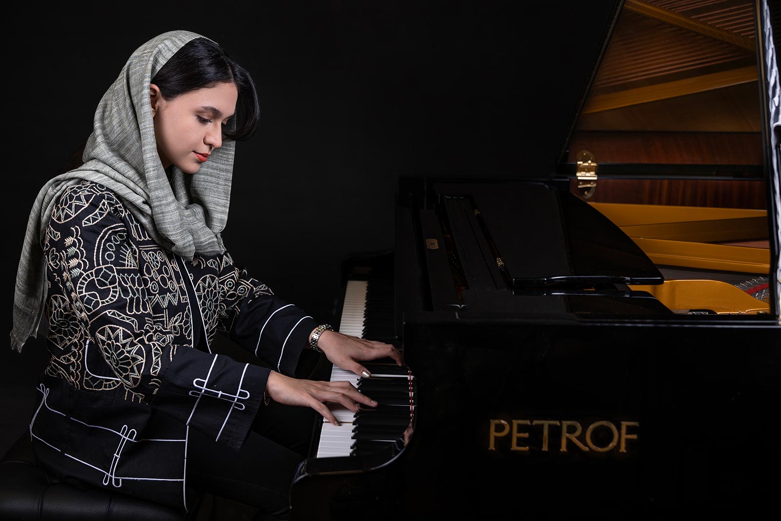 آموزشگاه موسیقی پارس - آوین عسکری