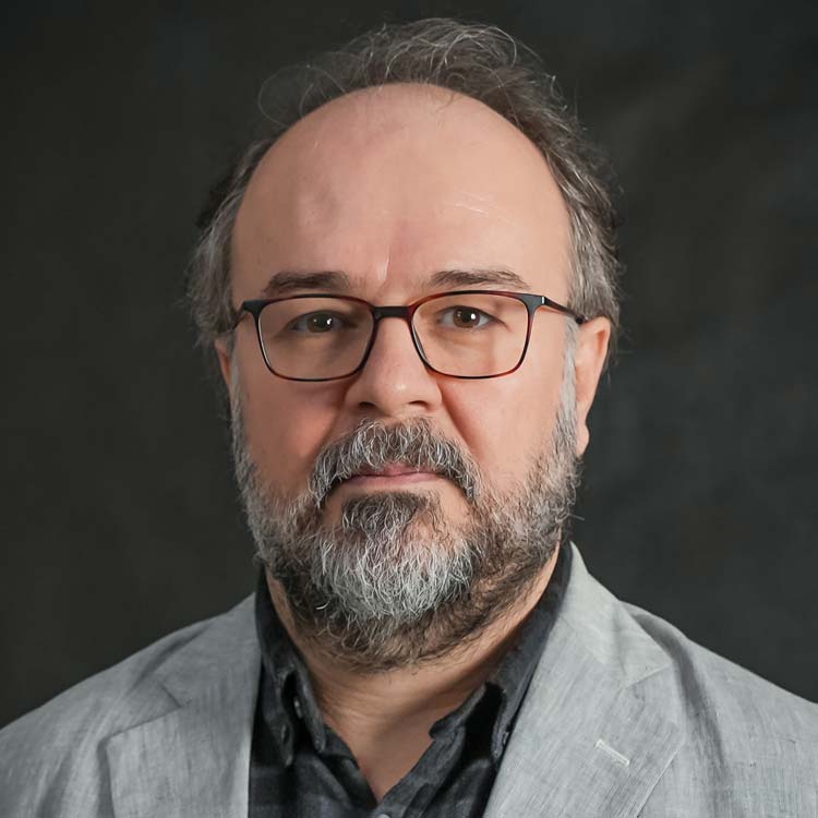 مصطفی محمودی