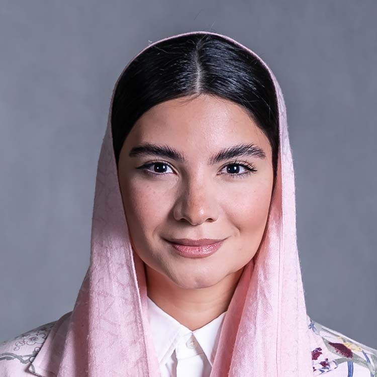 پریا خادم