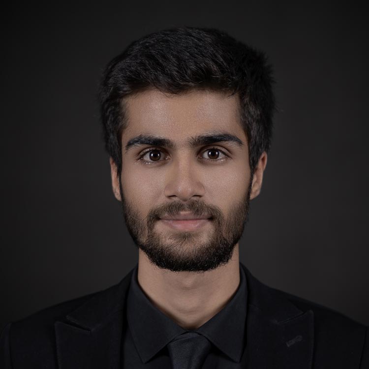 آریا شاه نواز