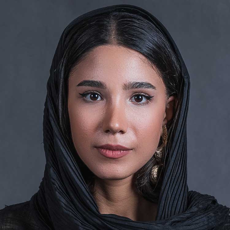 درسا بی باک